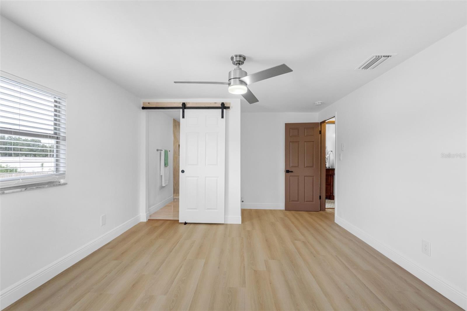 230 BEVERLY BLVD — photo 19