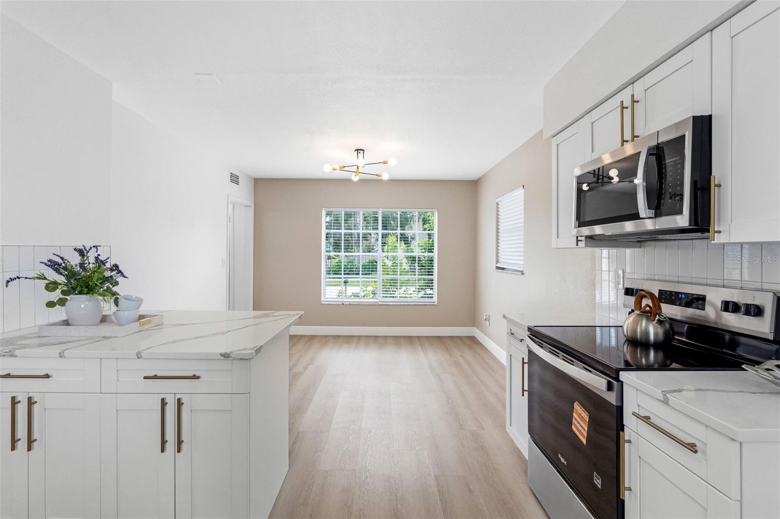 230 BEVERLY BLVD — photo 14