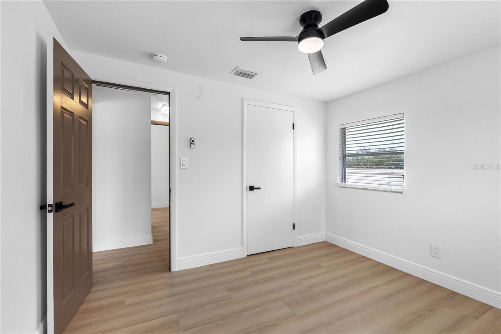 230 BEVERLY BLVD — photo 22