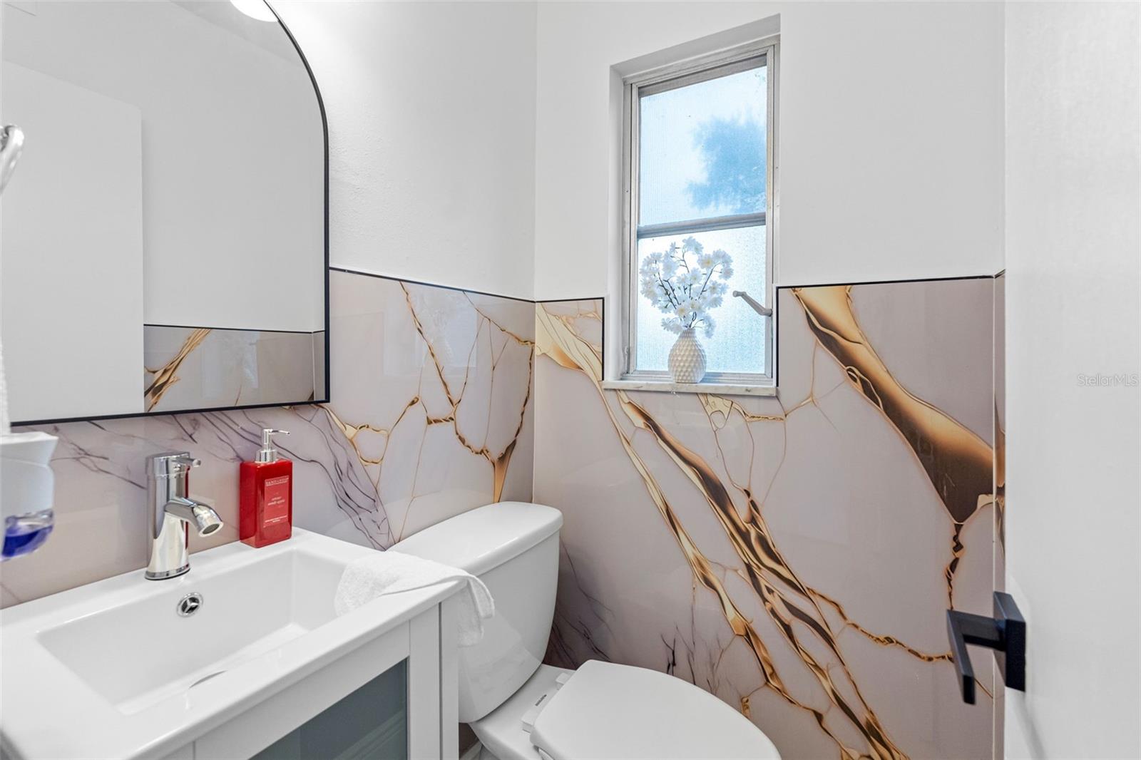 230 BEVERLY BLVD — photo 15