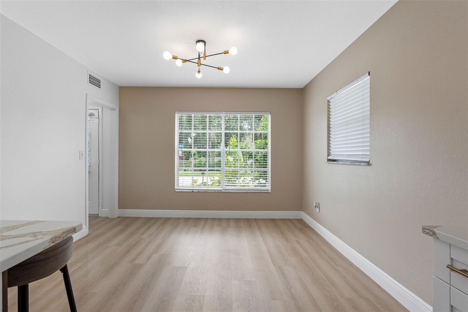 230 BEVERLY BLVD — photo 10