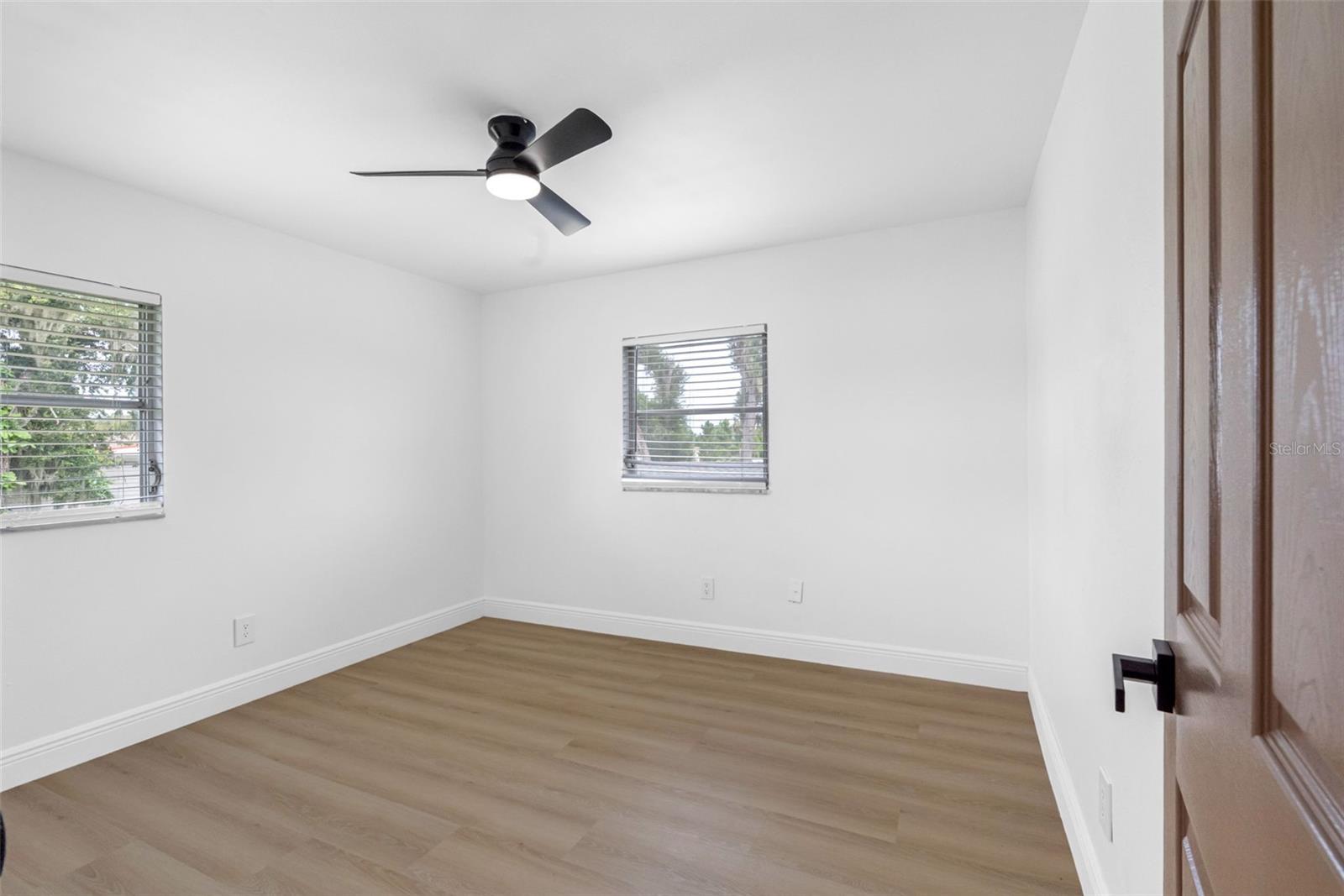 230 BEVERLY BLVD — photo 21