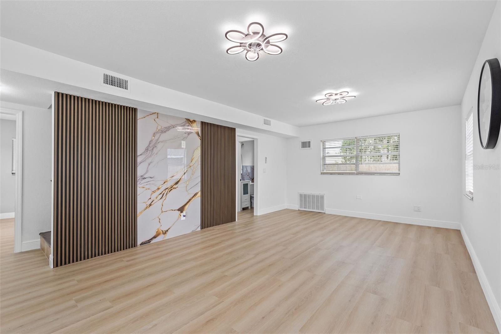 230 BEVERLY BLVD — photo 8