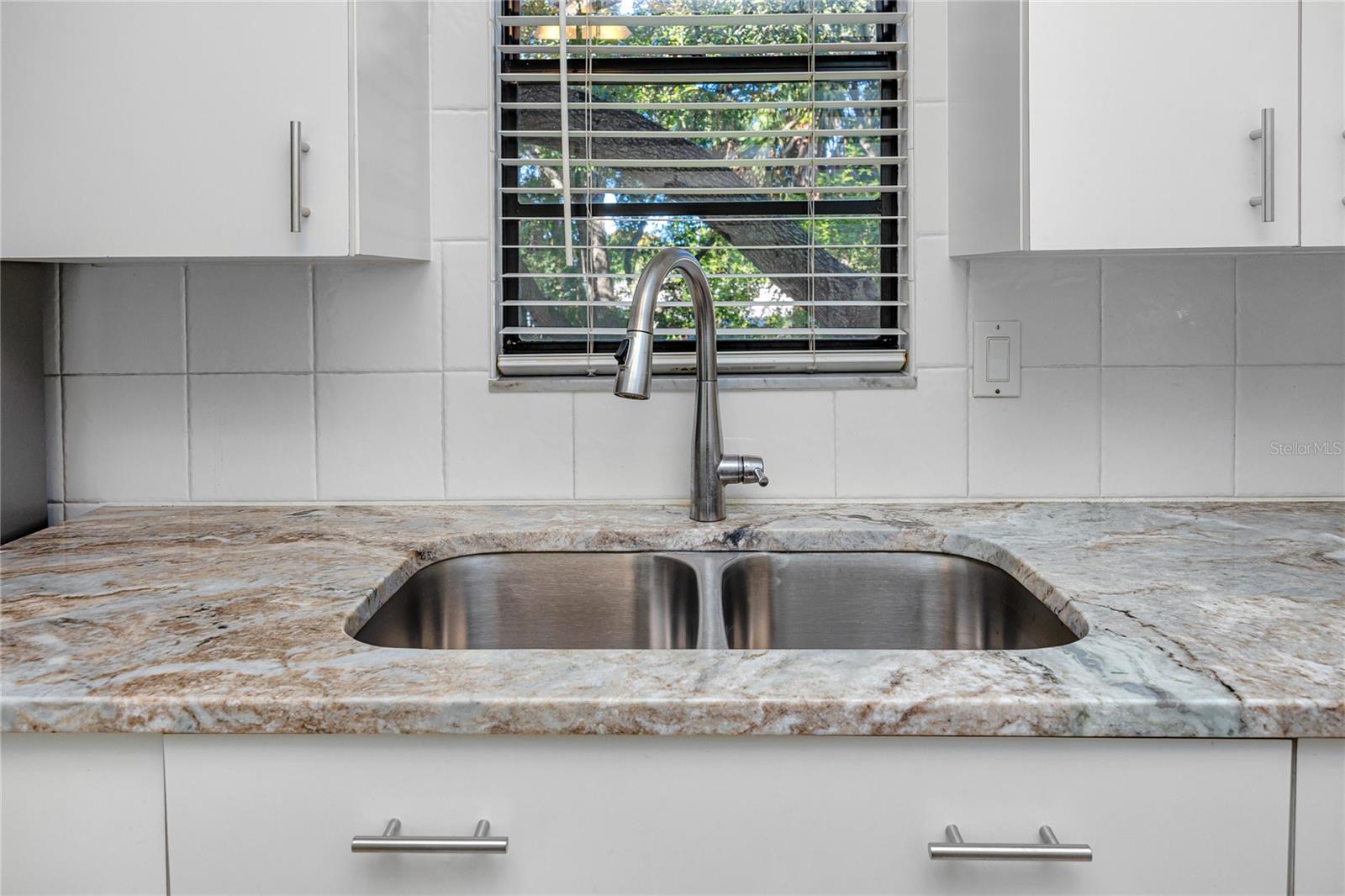 1303 S MOODY AVE — photo 13
