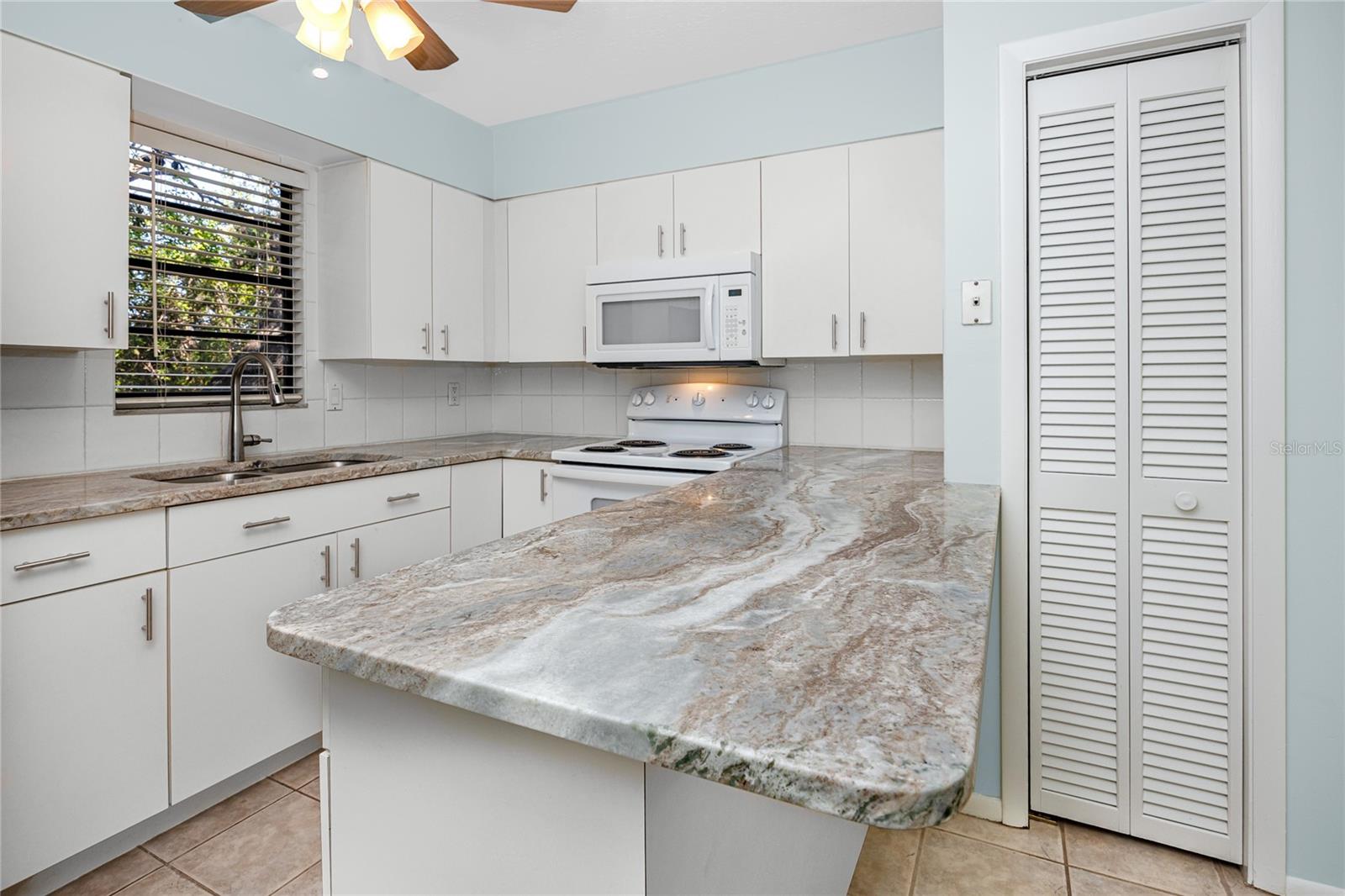 1303 S MOODY AVE — photo 11