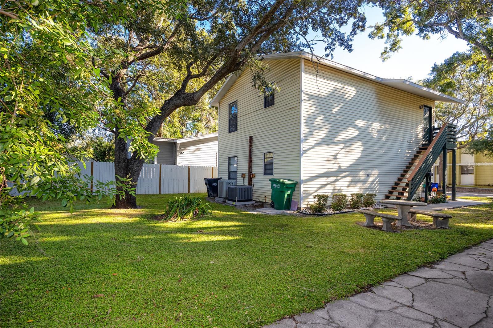 1303 S MOODY AVE — photo 3