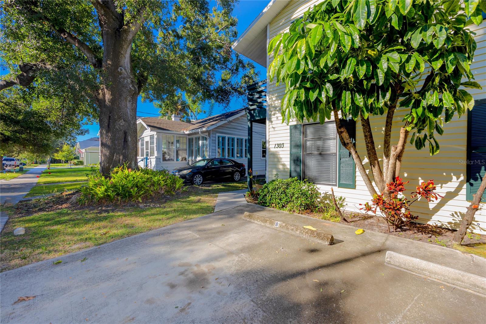 1303 S MOODY AVE — photo 16