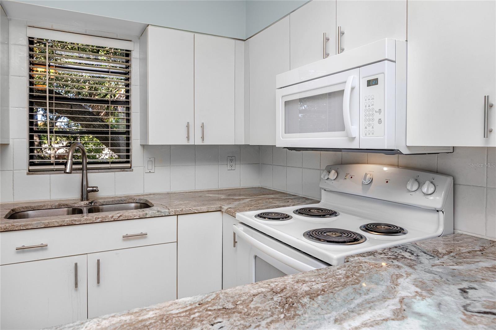 1303 S MOODY AVE — photo 10