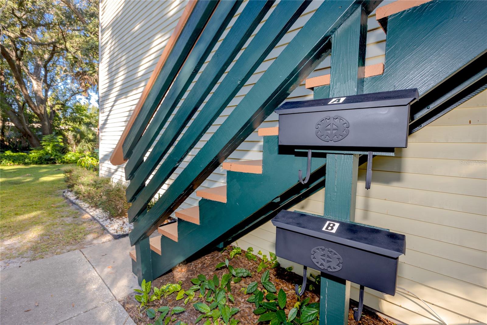 1303 S MOODY AVE — photo 5