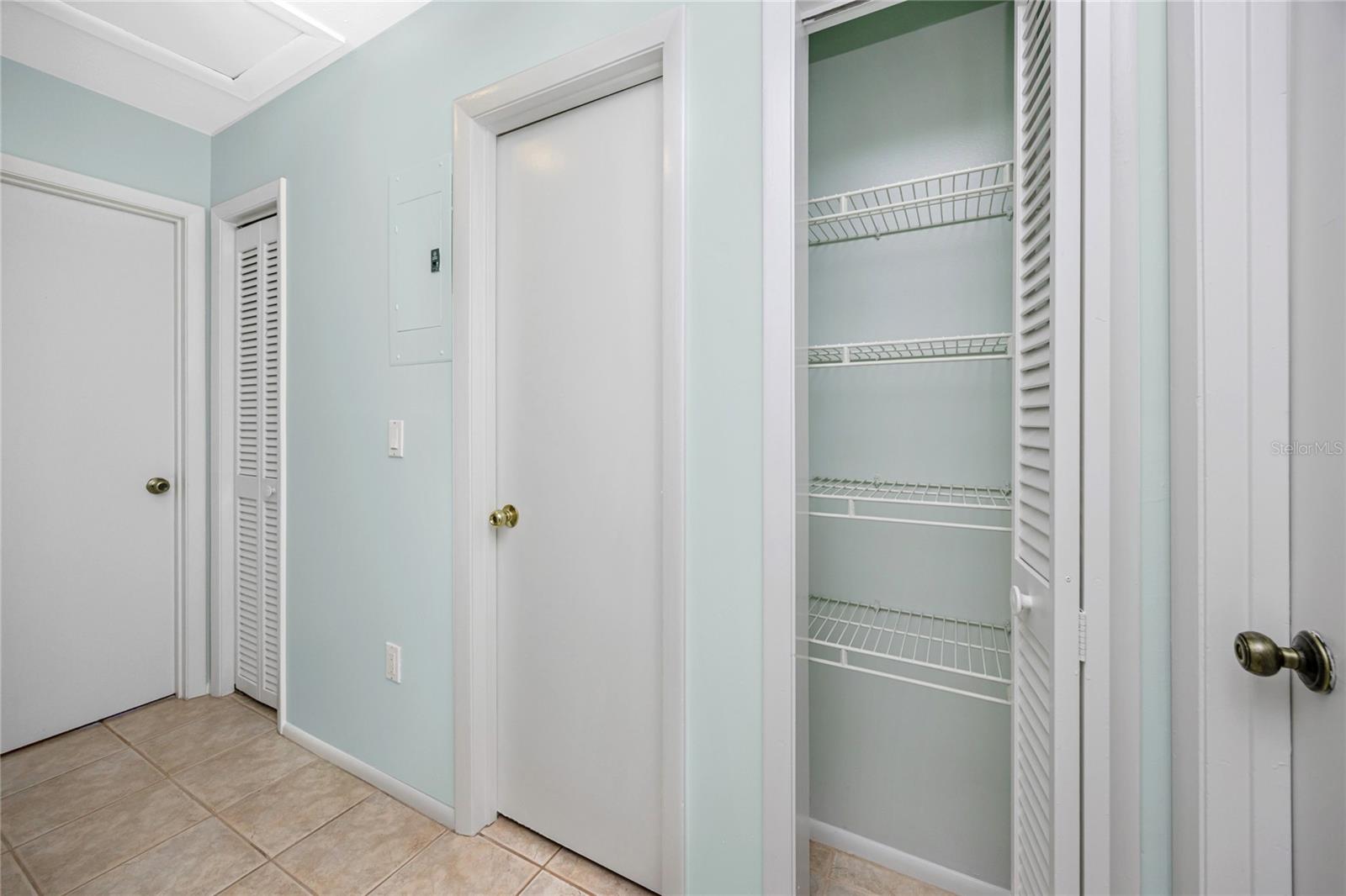 1303 S MOODY AVE — photo 25