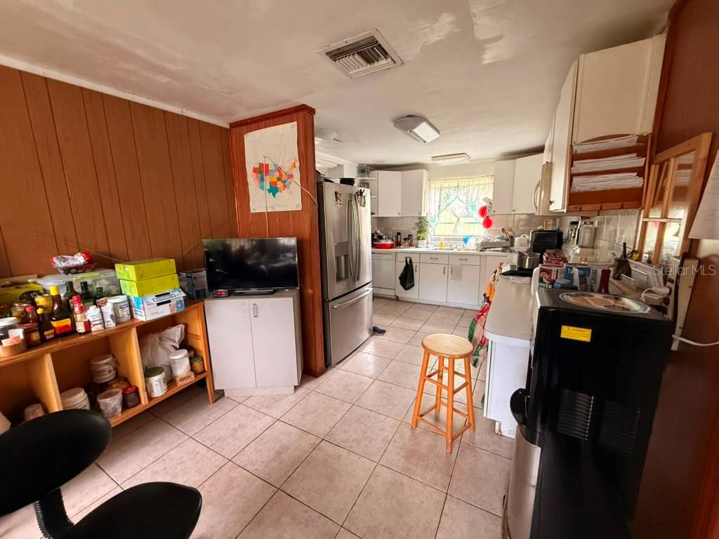 4203 S TRASK ST — photo 8
