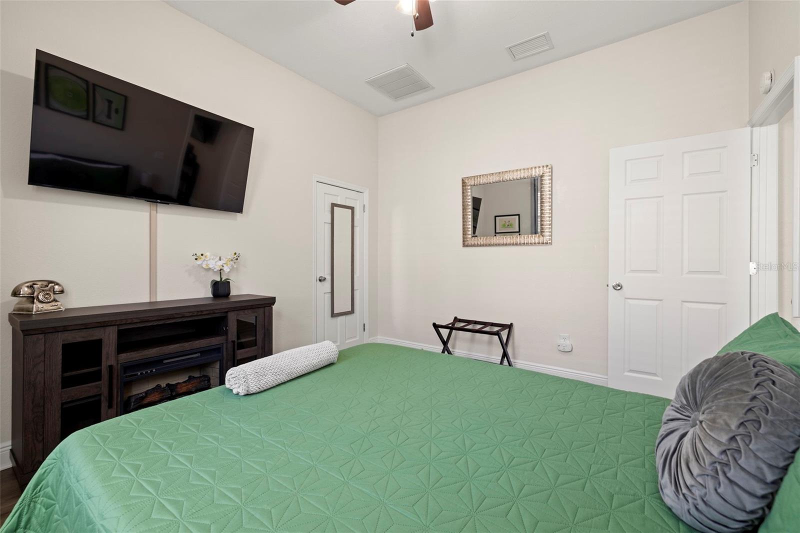 2526 W UNION ST — photo 25