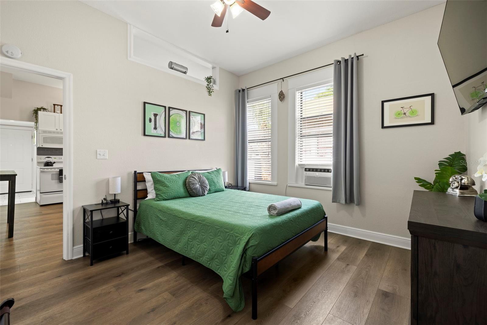 2526 W UNION ST — photo 24