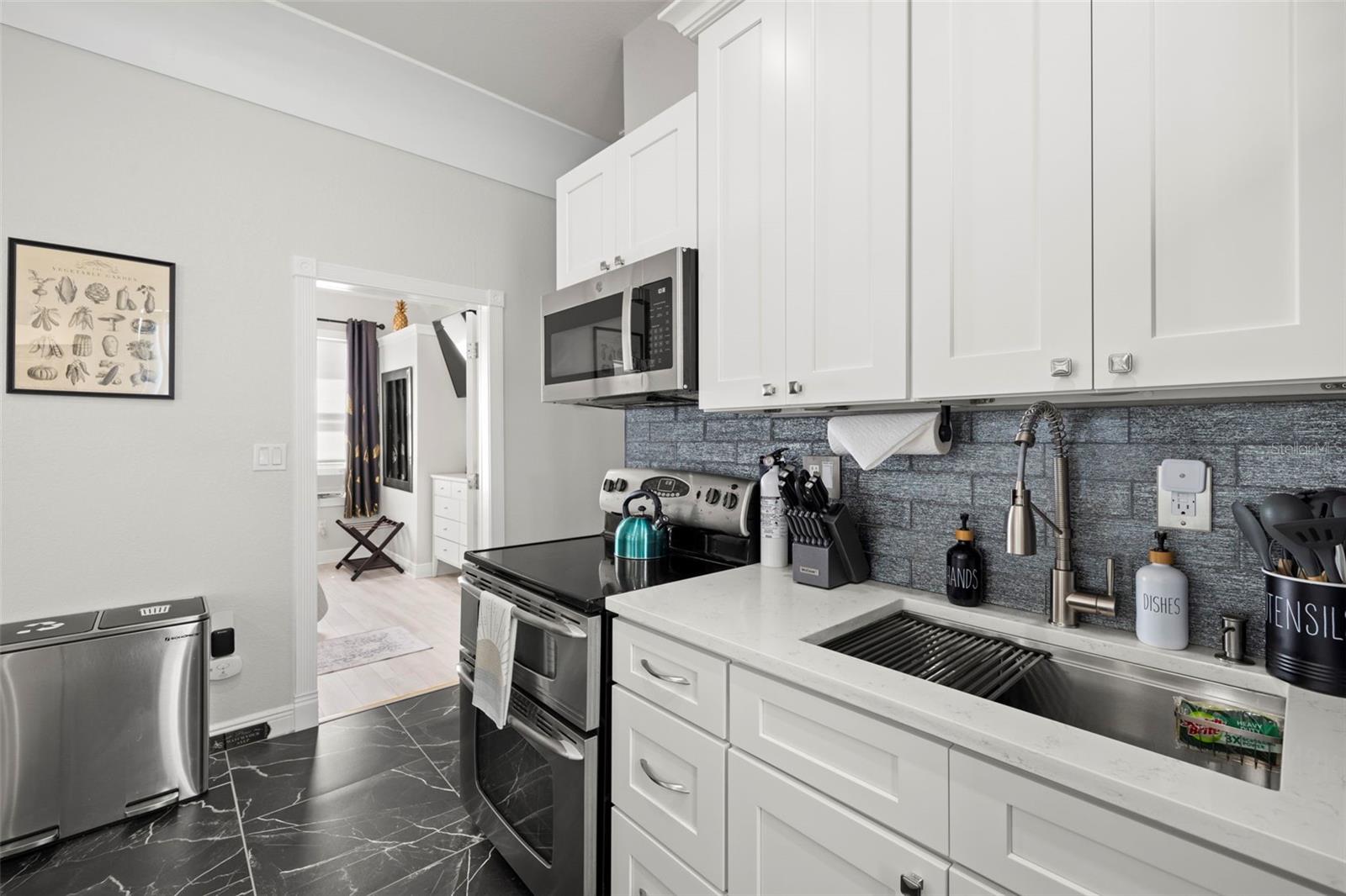 2526 W UNION ST — photo 8