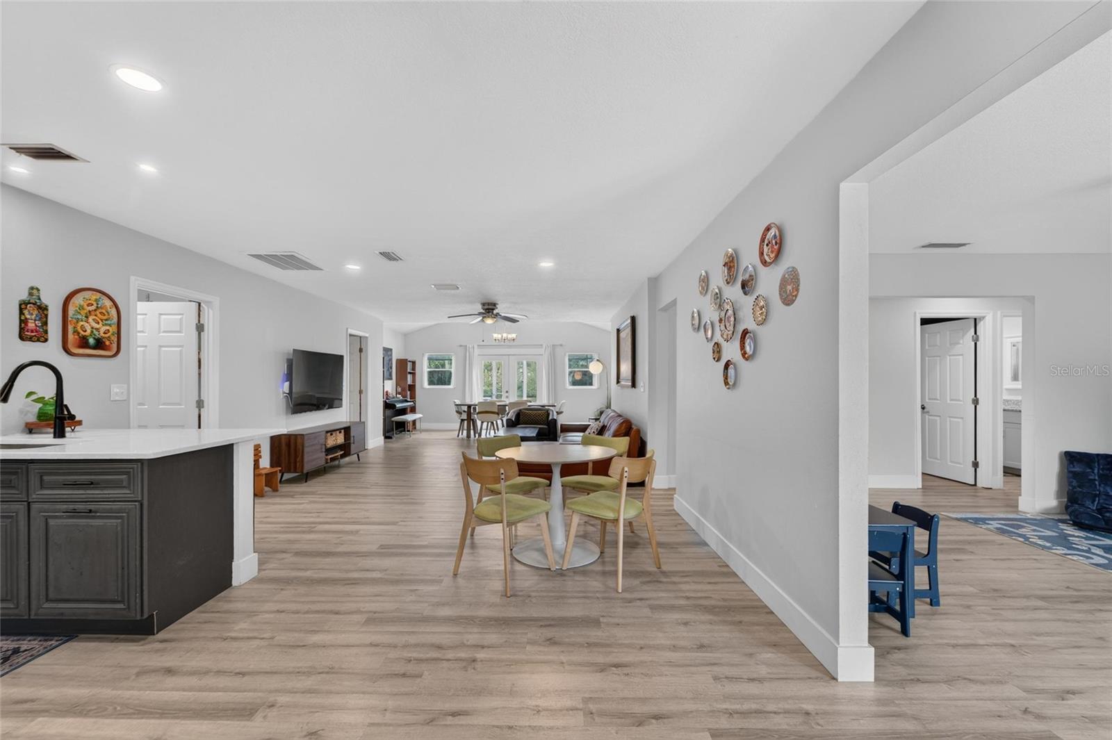 1120 LAKEMONT DR — photo 24