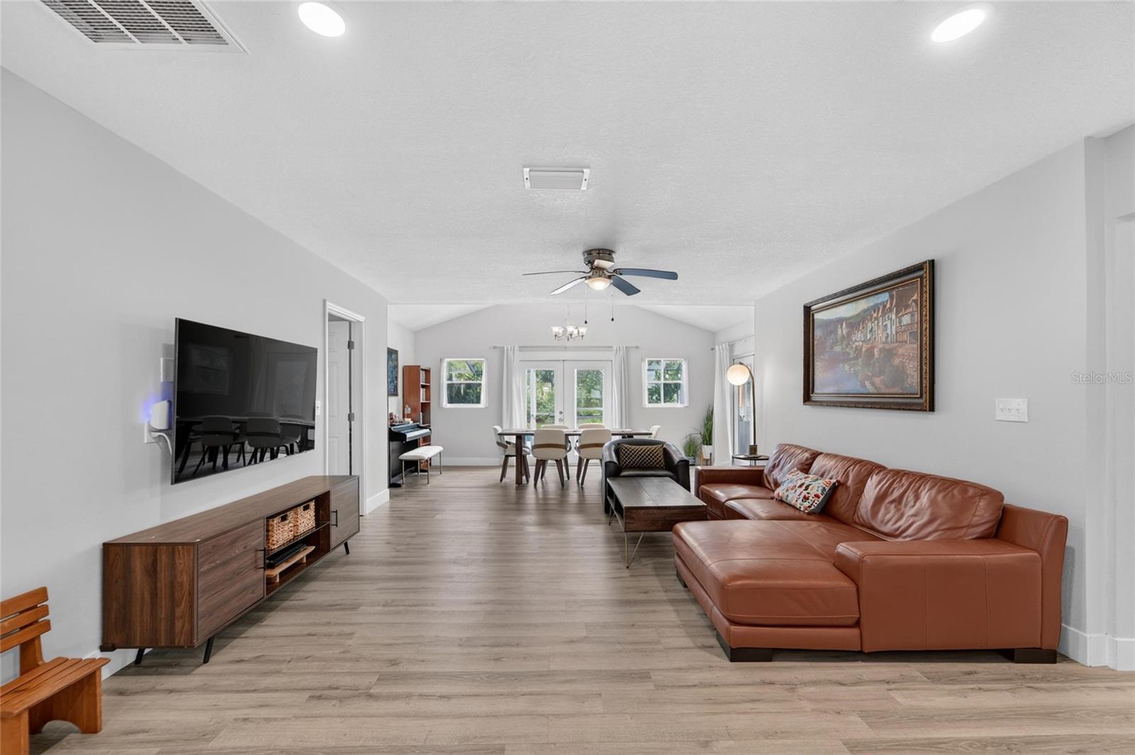 1120 LAKEMONT DR — photo 25