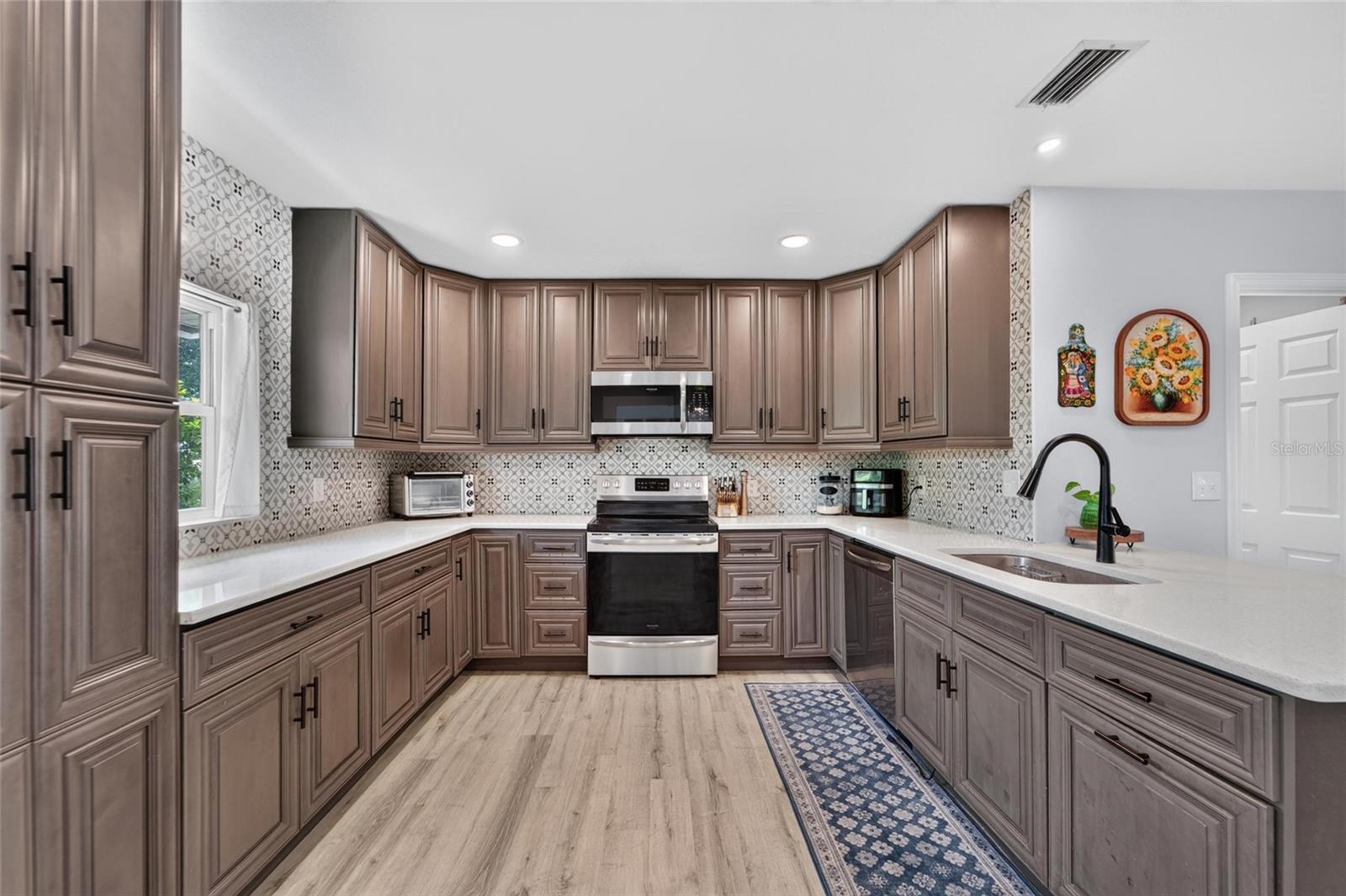 1120 LAKEMONT DR — photo 35
