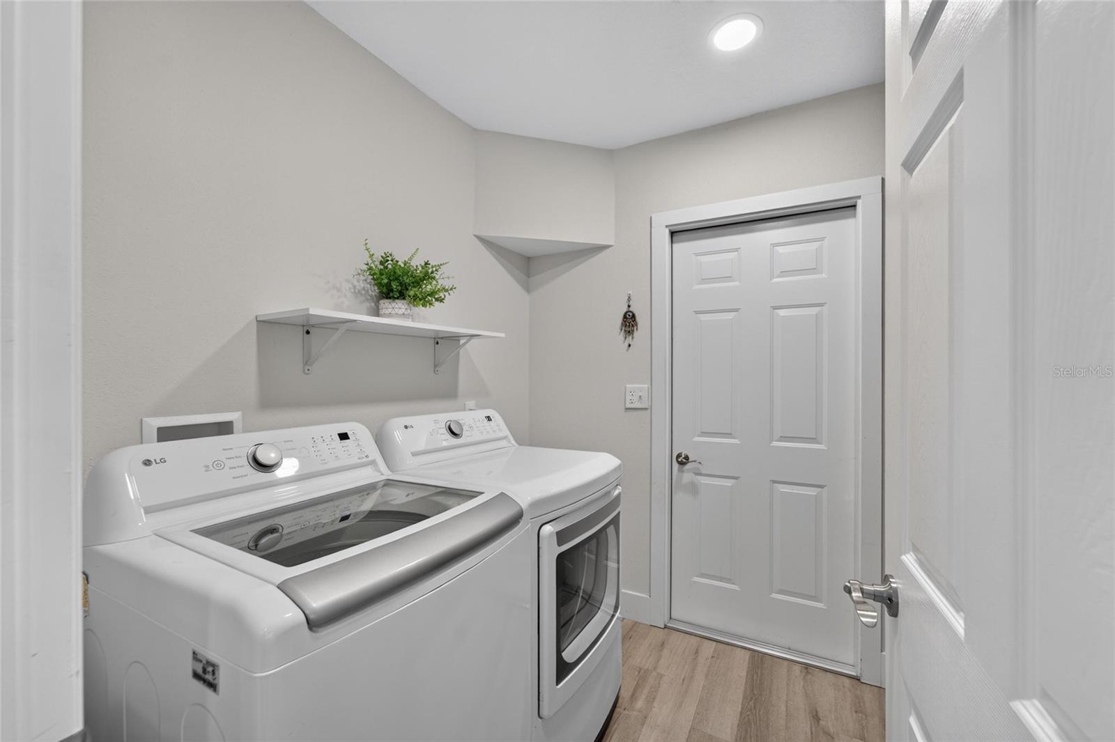 1120 LAKEMONT DR — photo 41