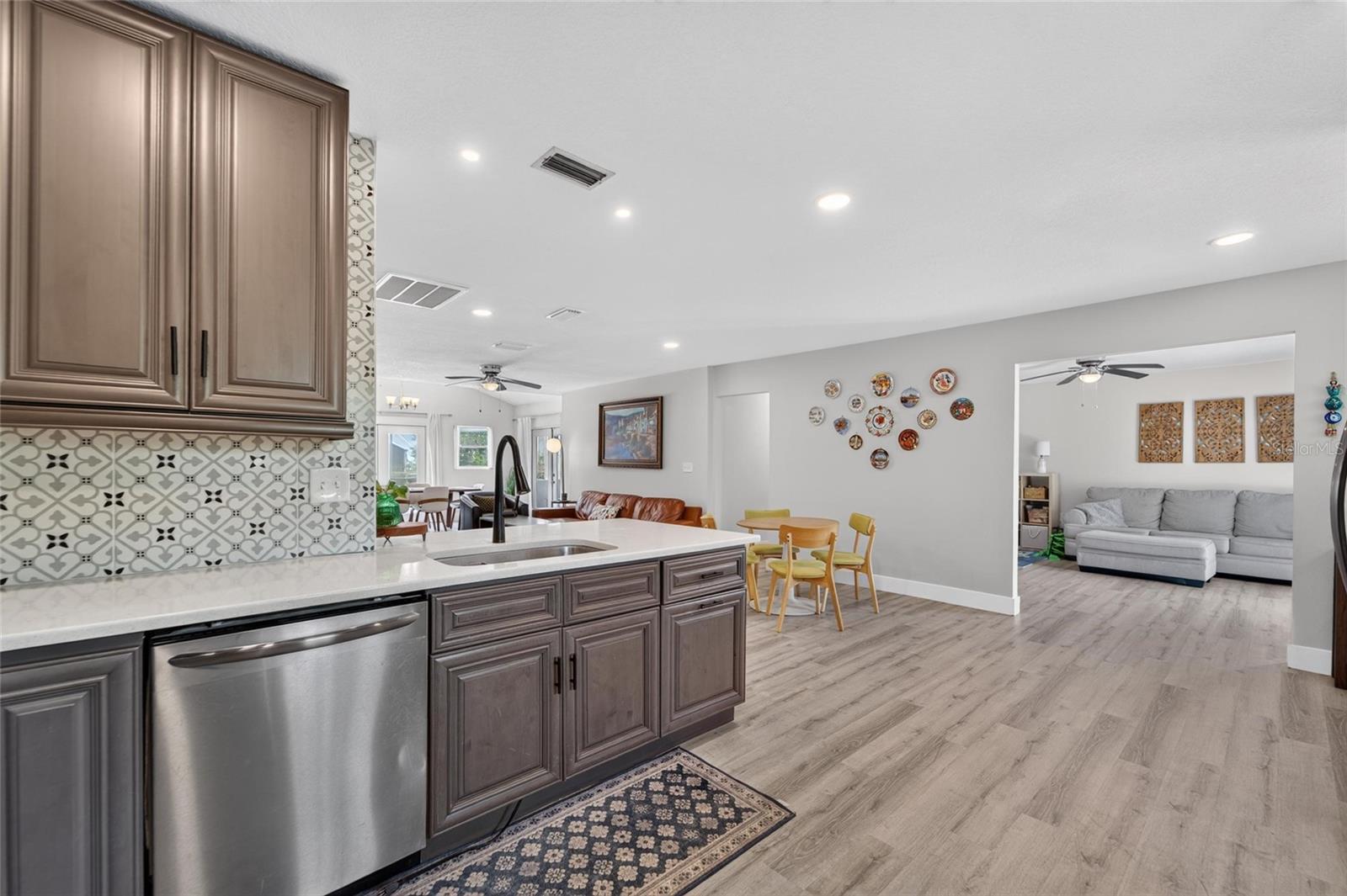 1120 LAKEMONT DR — photo 39