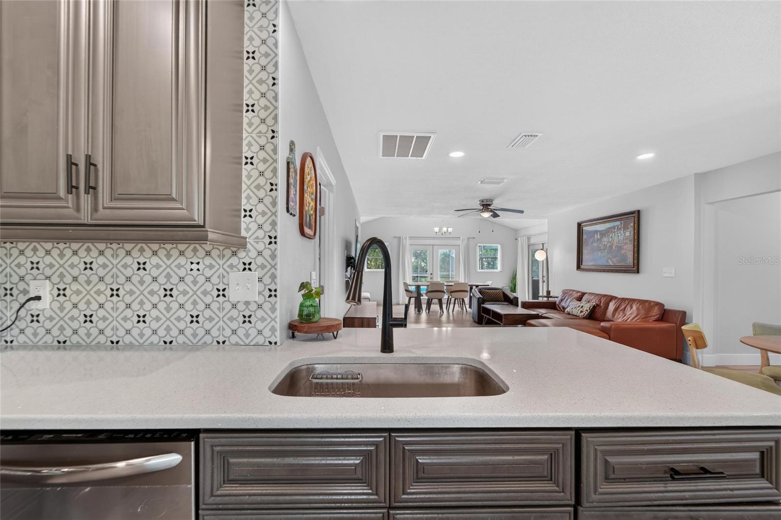 1120 LAKEMONT DR — photo 40