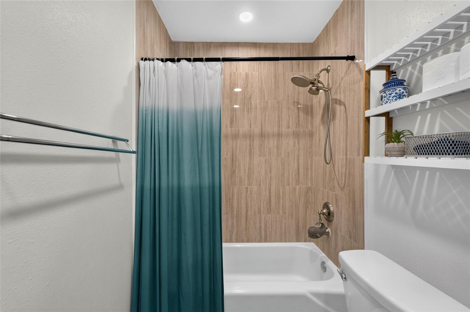 1120 LAKEMONT DR — photo 55