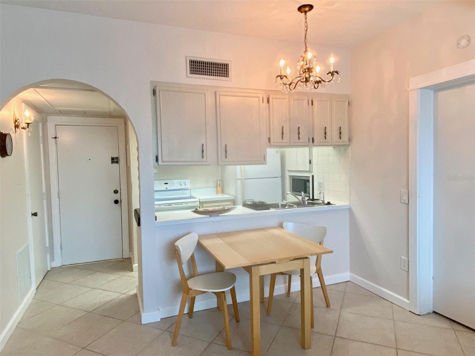 238 TAMPA AVE W #6B — photo 8