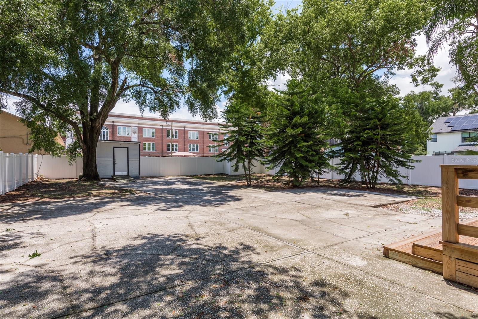 206 W WARREN AVE — photo 33