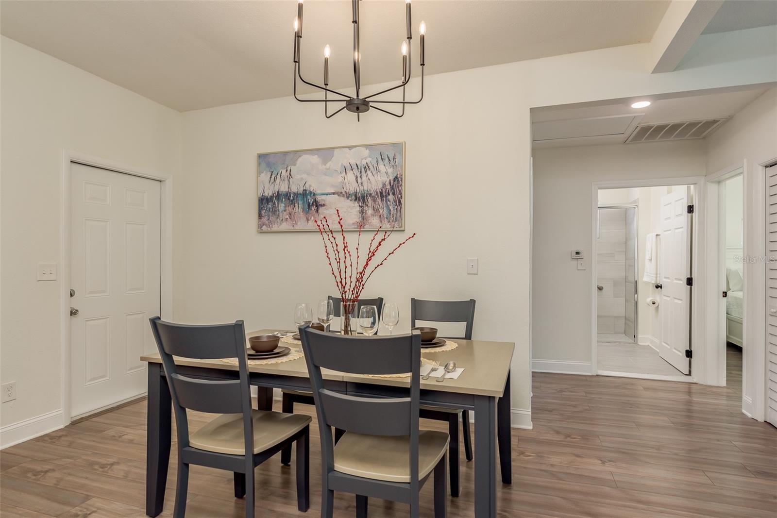 206 W WARREN AVE — photo 16