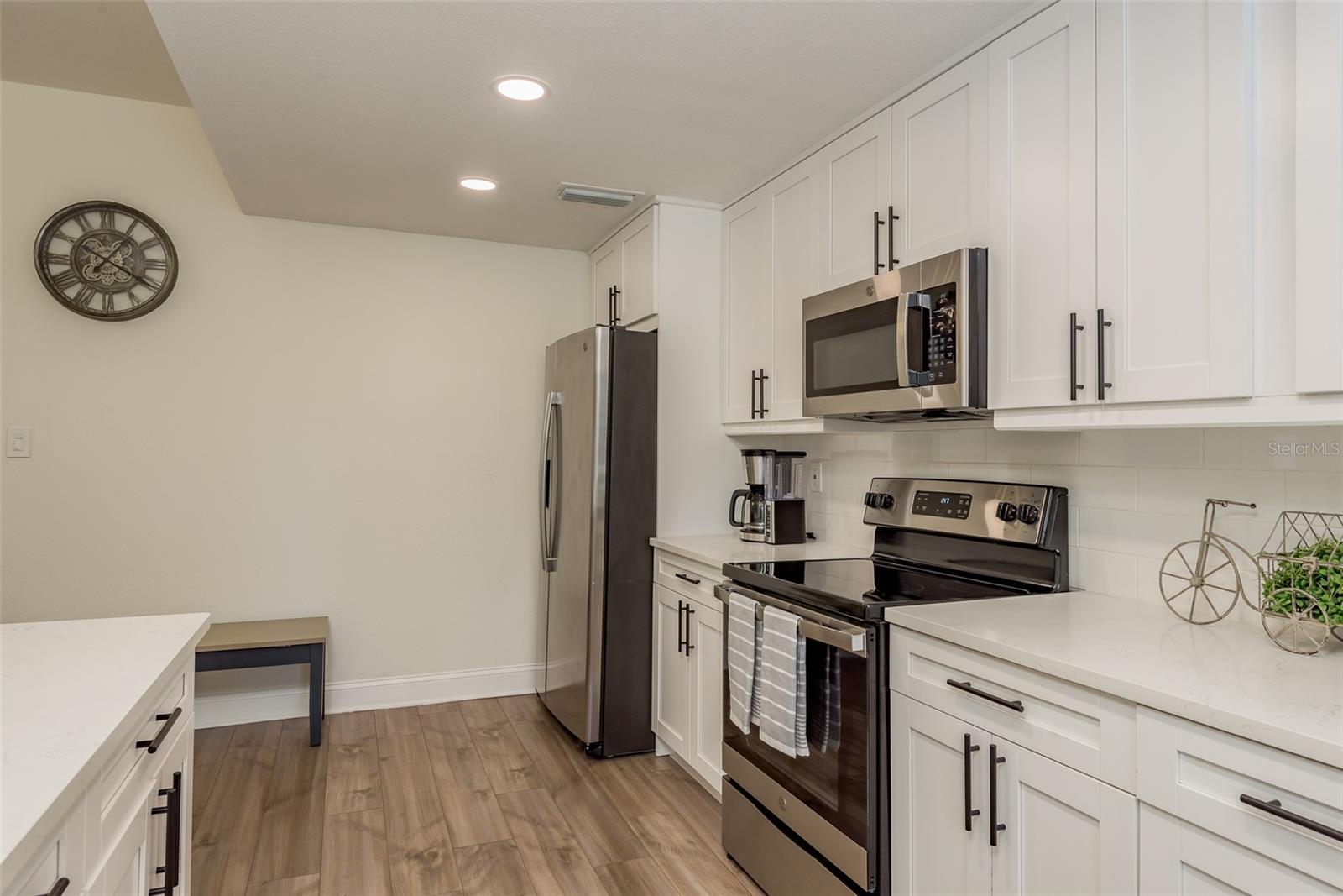 206 W WARREN AVE — photo 14
