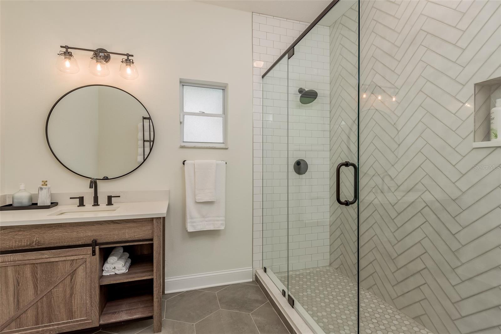 206 W WARREN AVE — photo 23