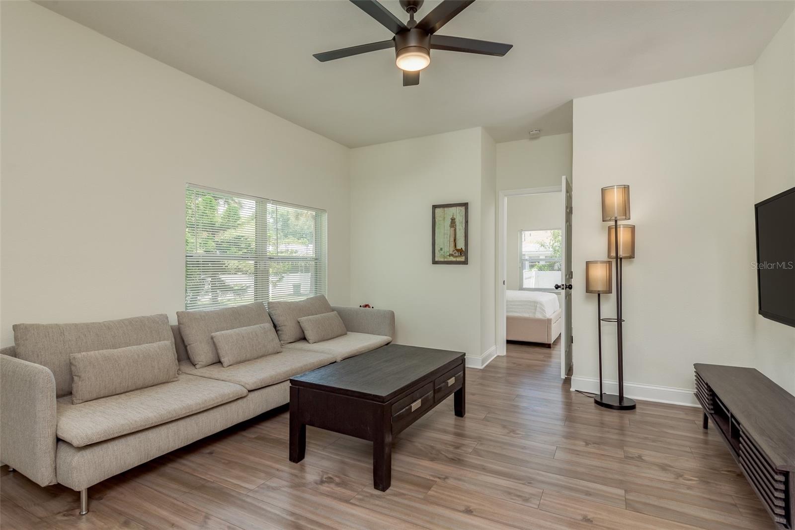 206 W WARREN AVE — photo 6