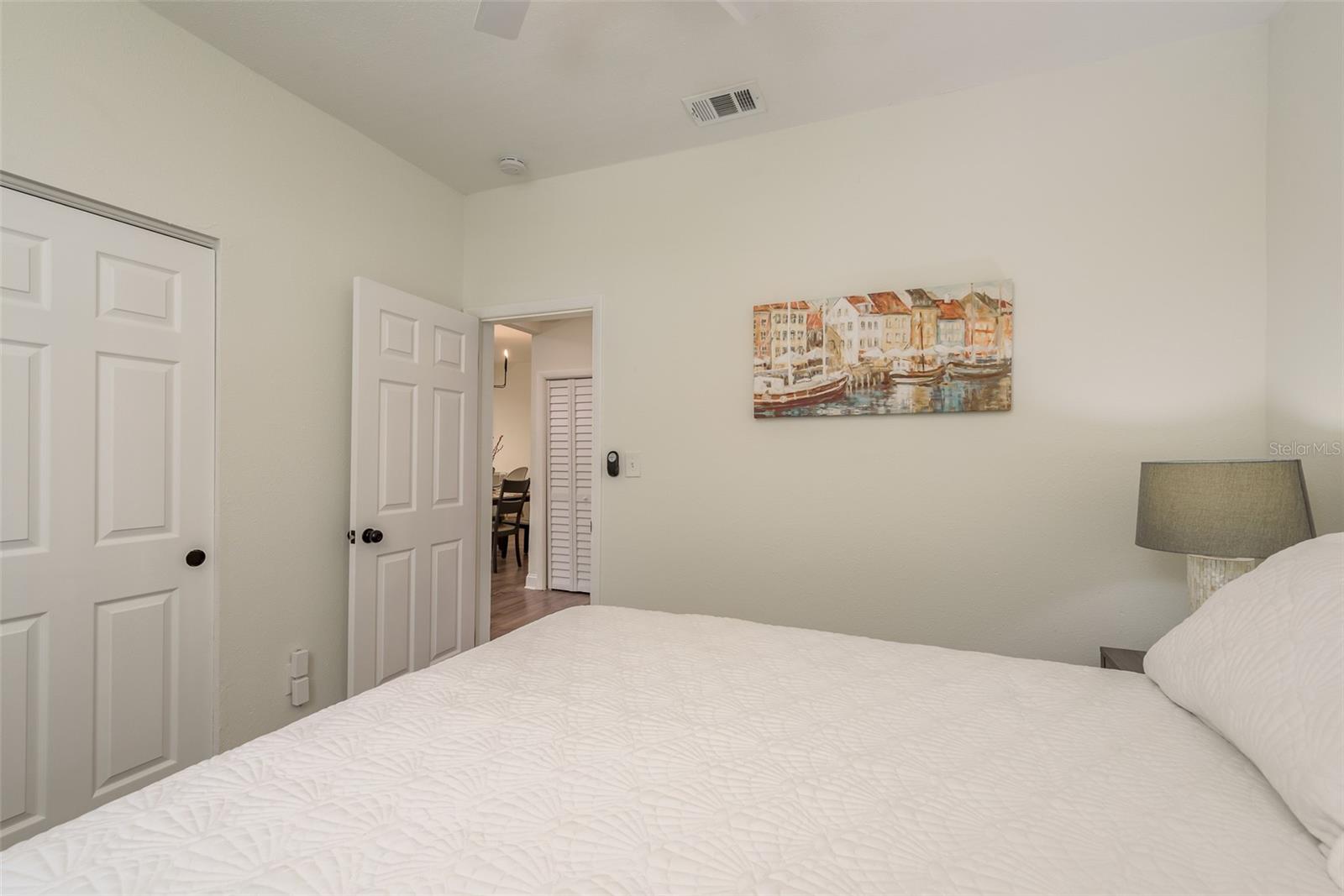 206 W WARREN AVE — photo 28