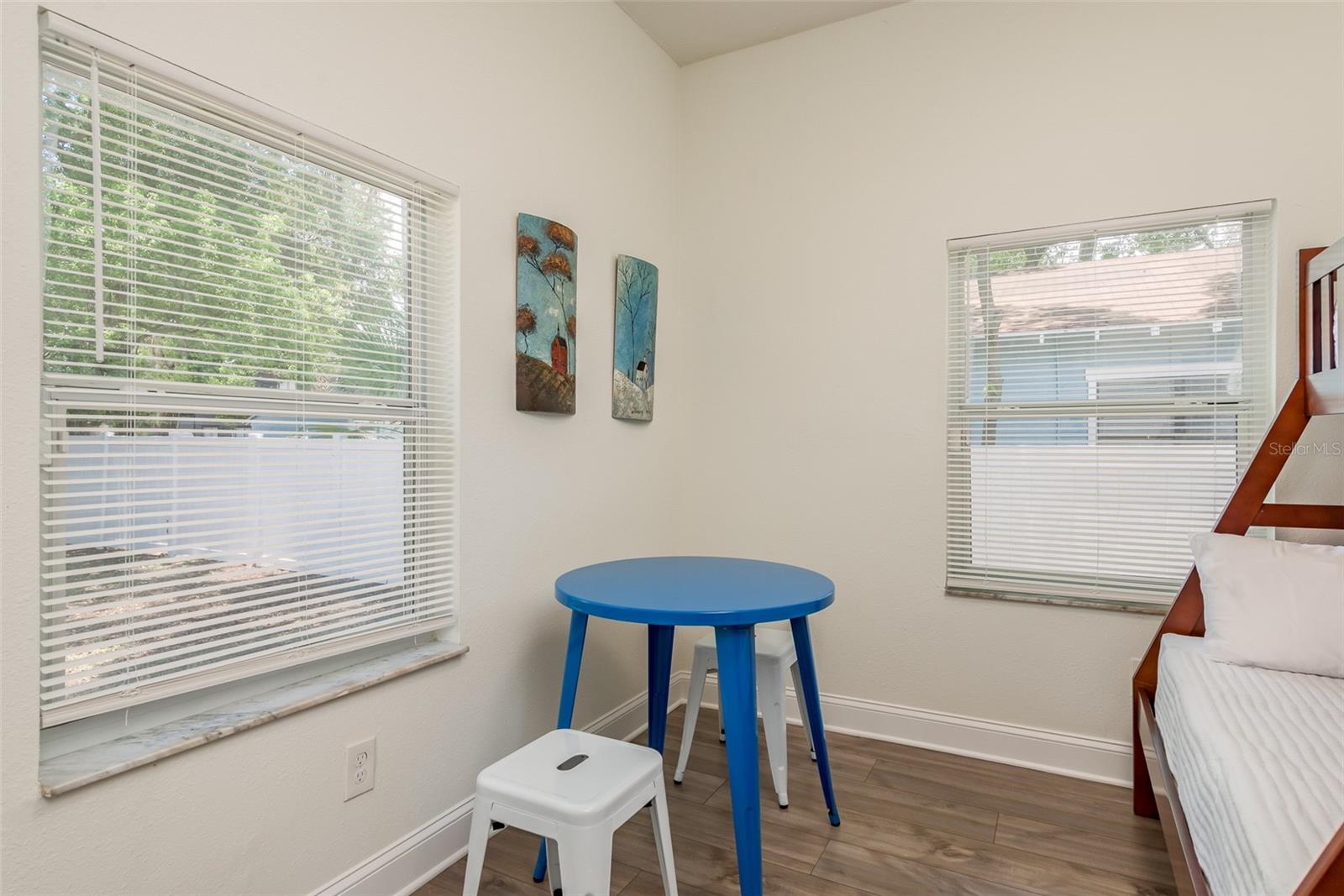 206 W WARREN AVE — photo 31