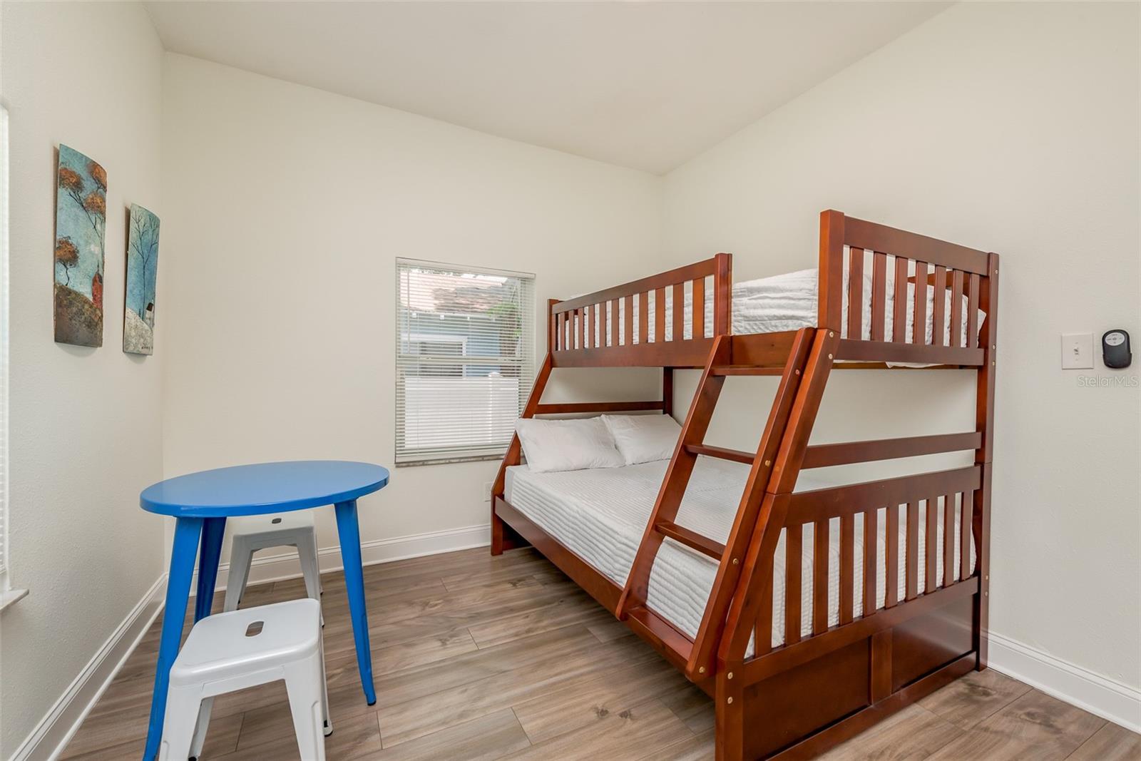 206 W WARREN AVE — photo 30