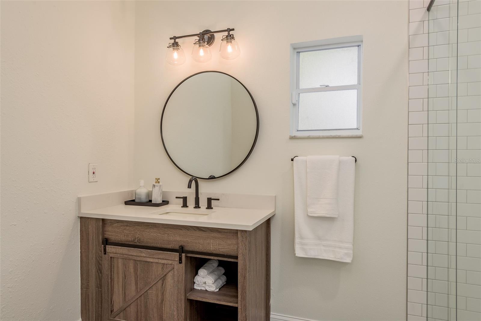 206 W WARREN AVE — photo 22