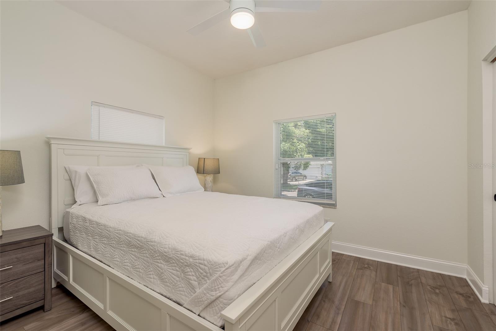206 W WARREN AVE — photo 26
