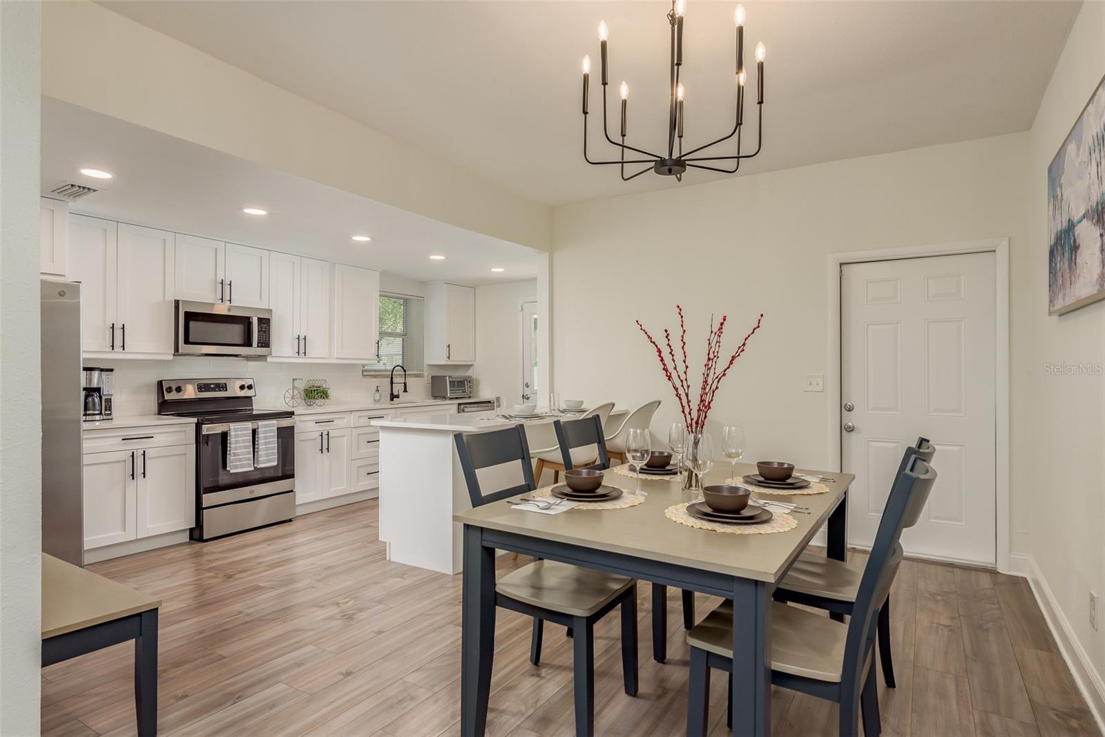 206 W WARREN AVE — photo 15