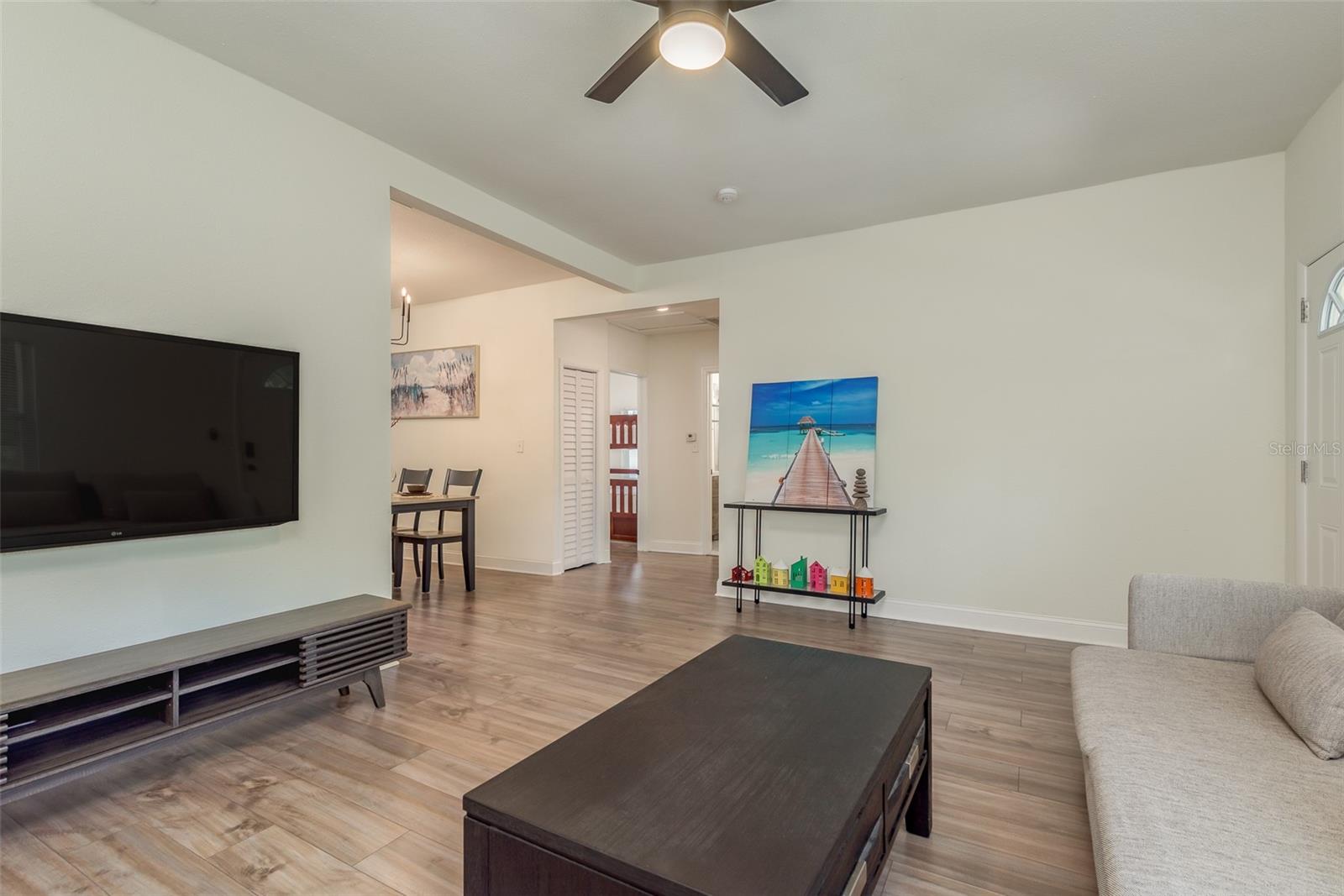 206 W WARREN AVE — photo 7