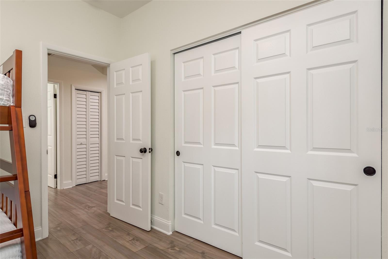 206 W WARREN AVE — photo 32