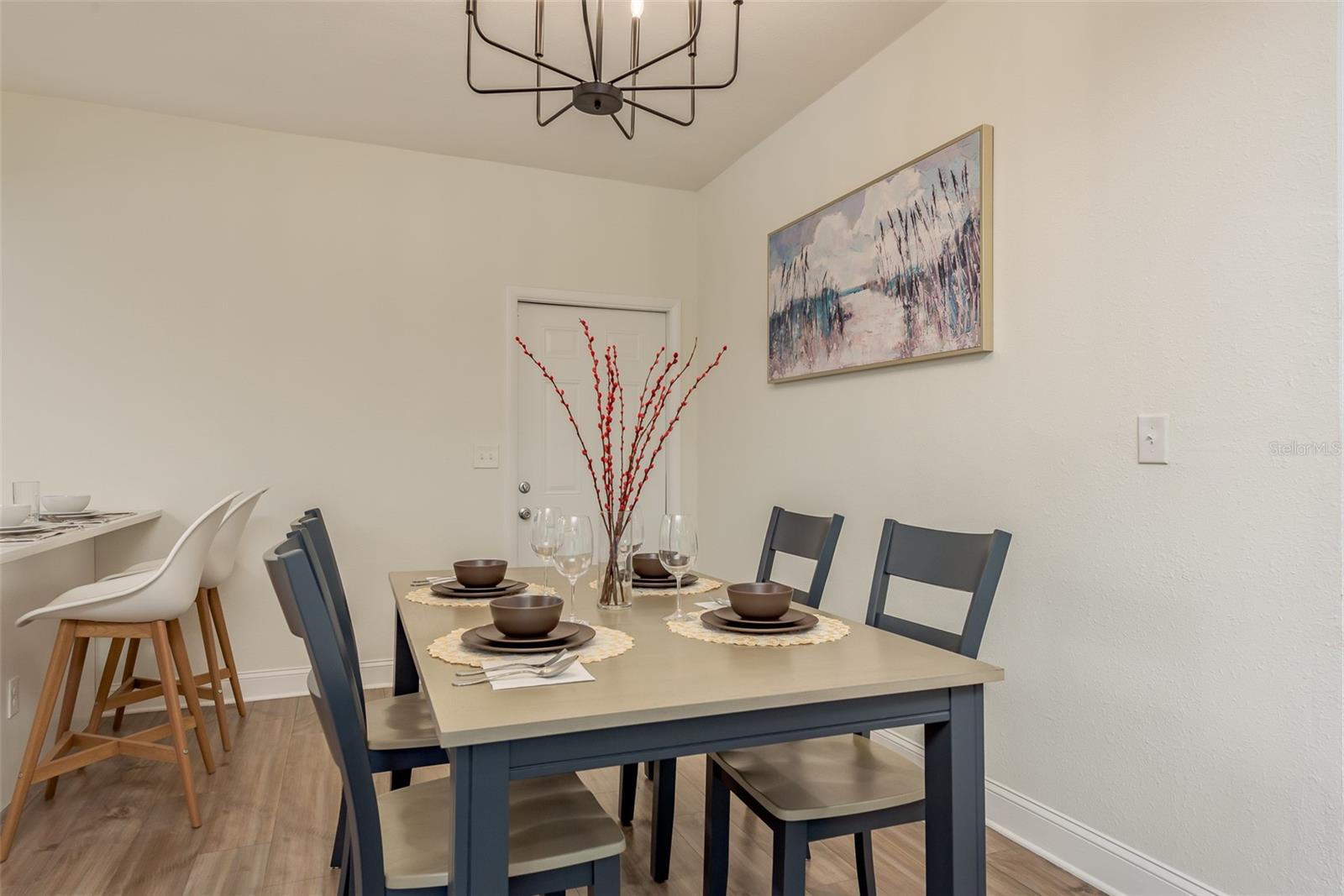 206 W WARREN AVE — photo 17
