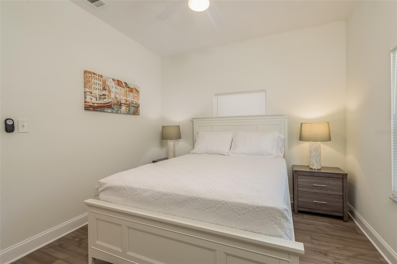 206 W WARREN AVE — photo 27