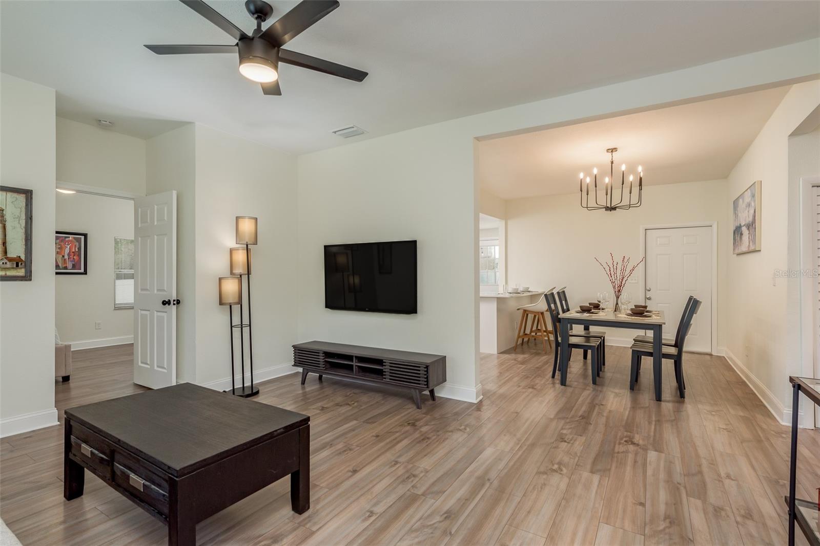 206 W WARREN AVE — photo 8