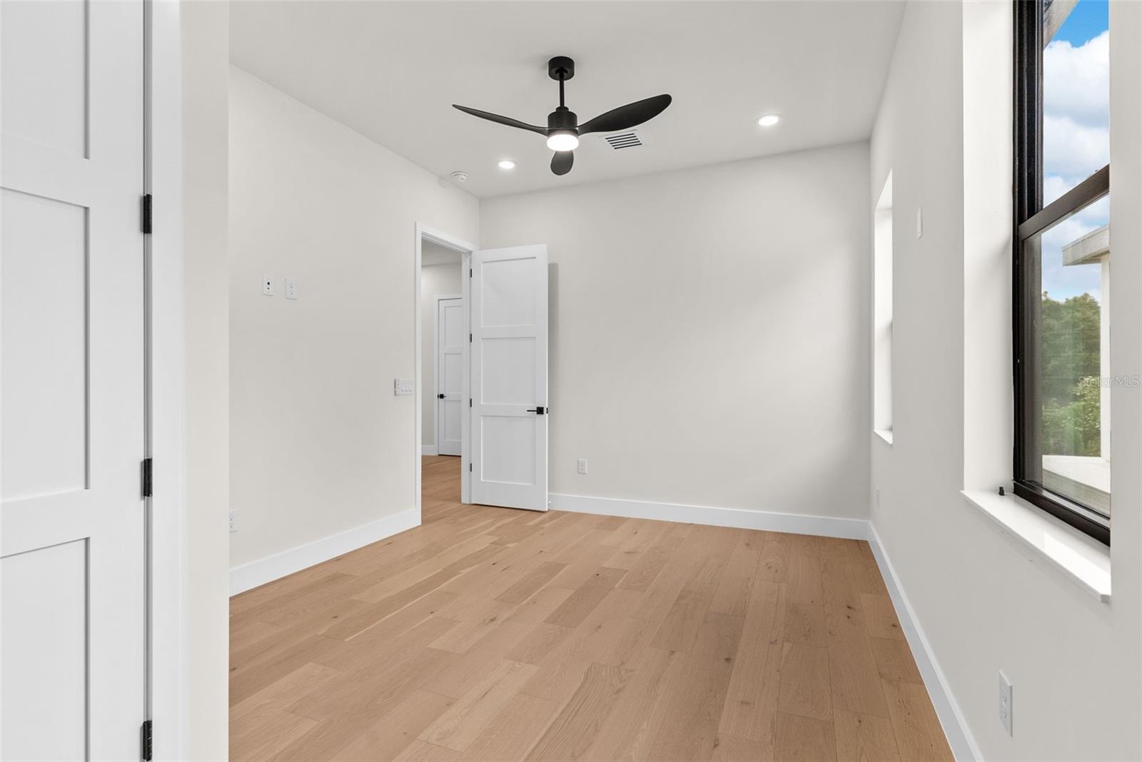 1005 W BRADDOCK ST — photo 42