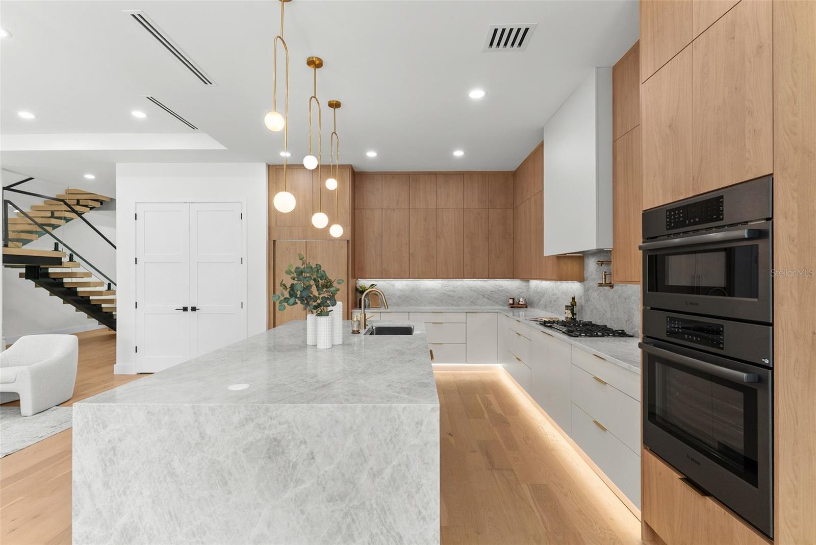 1005 W BRADDOCK ST — photo 19