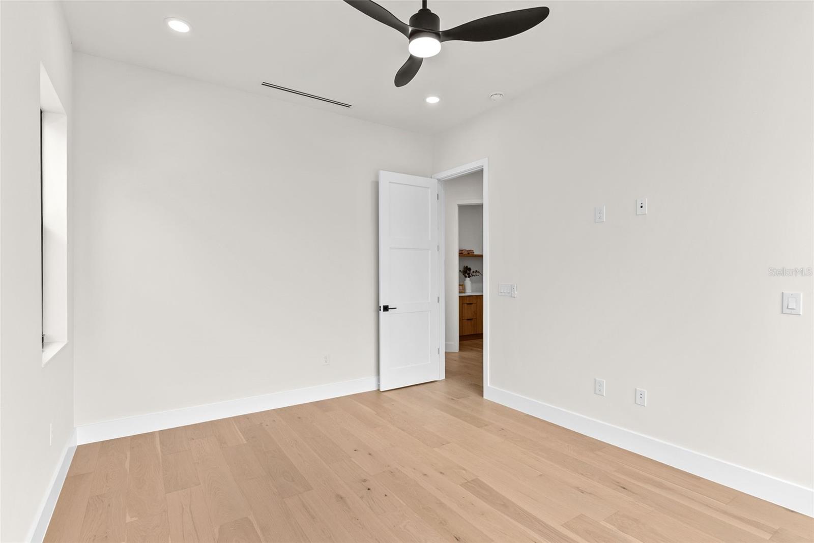 1005 W BRADDOCK ST — photo 38