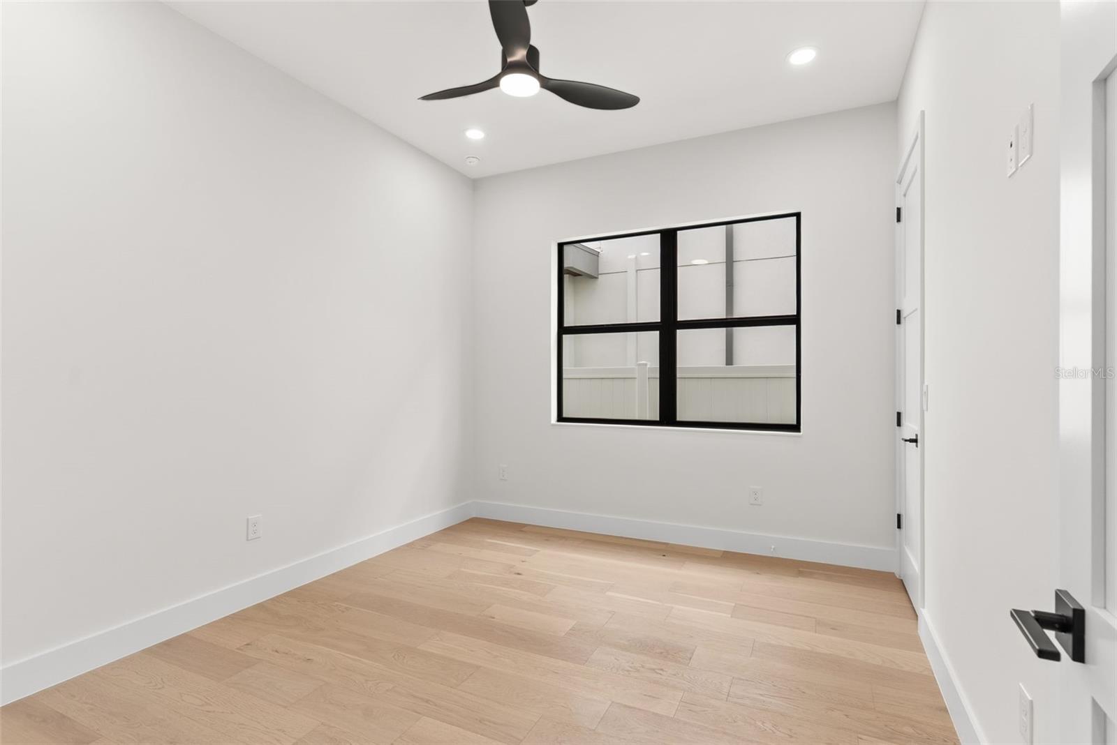 1005 W BRADDOCK ST — photo 23