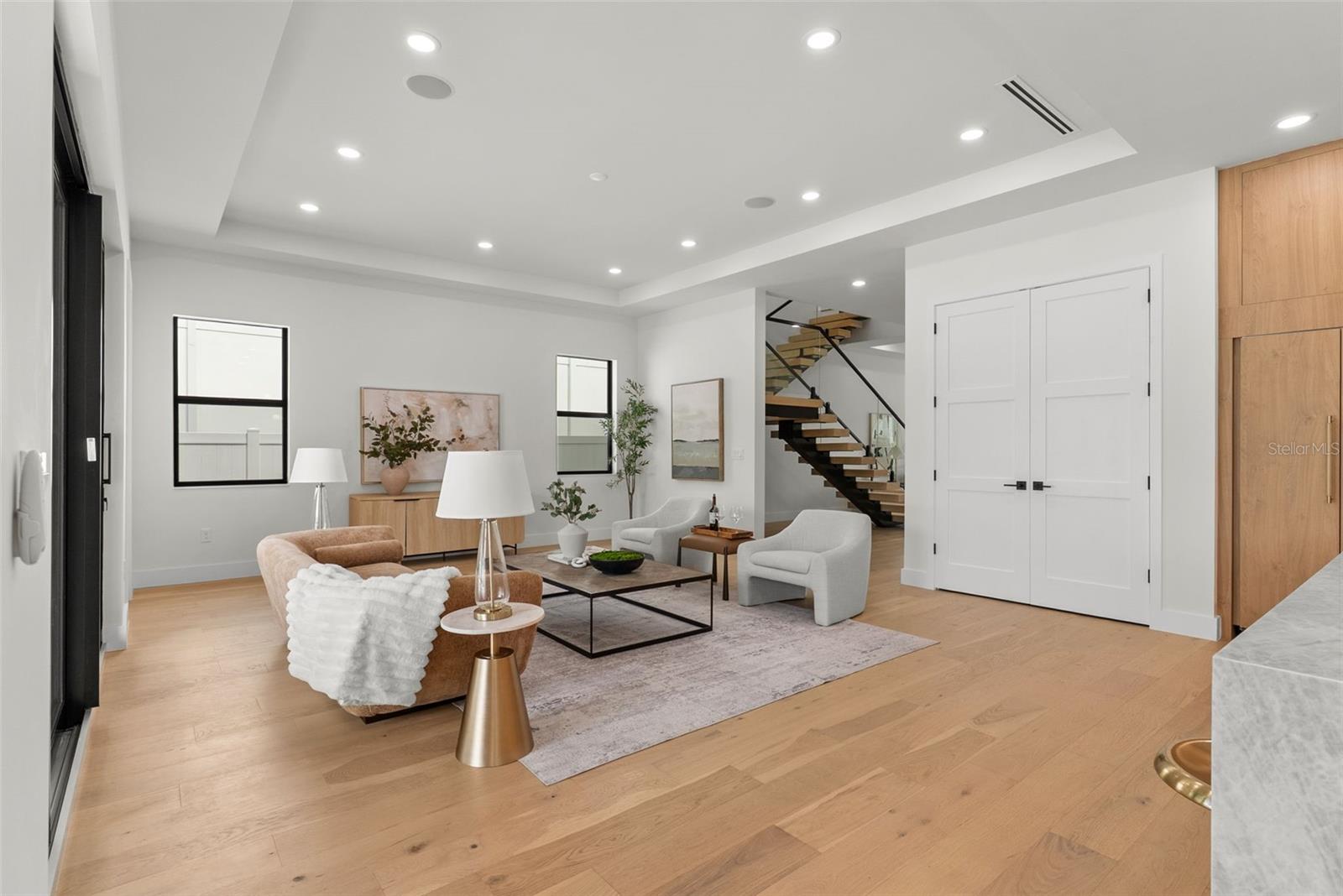 1005 W BRADDOCK ST — photo 14