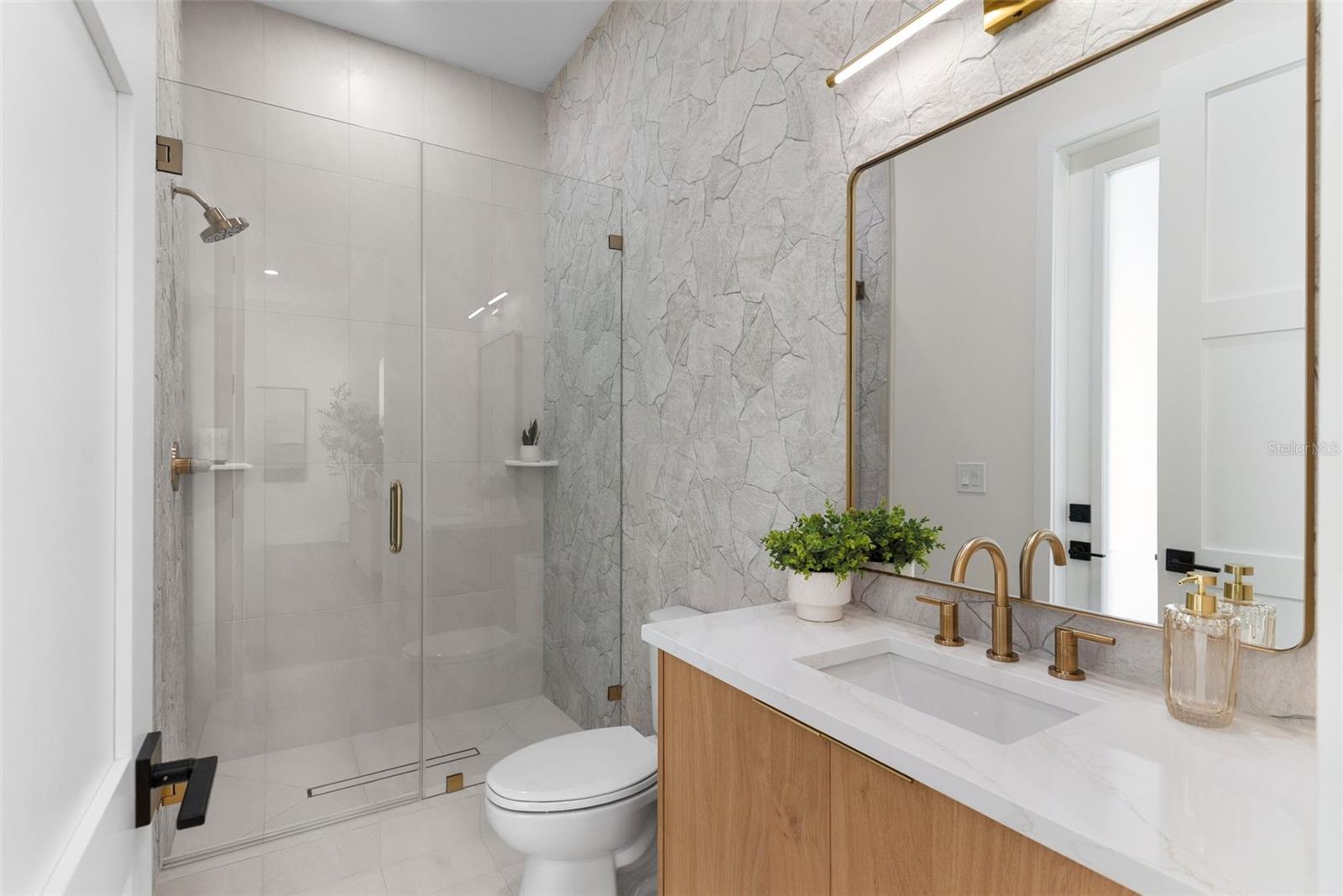 1005 W BRADDOCK ST — photo 22
