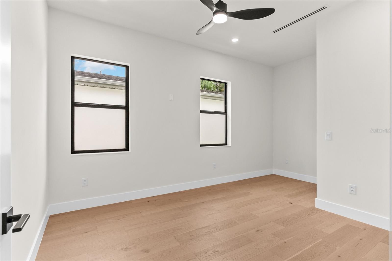 1005 W BRADDOCK ST — photo 40
