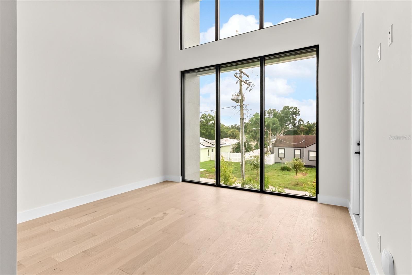 1005 W BRADDOCK ST — photo 33